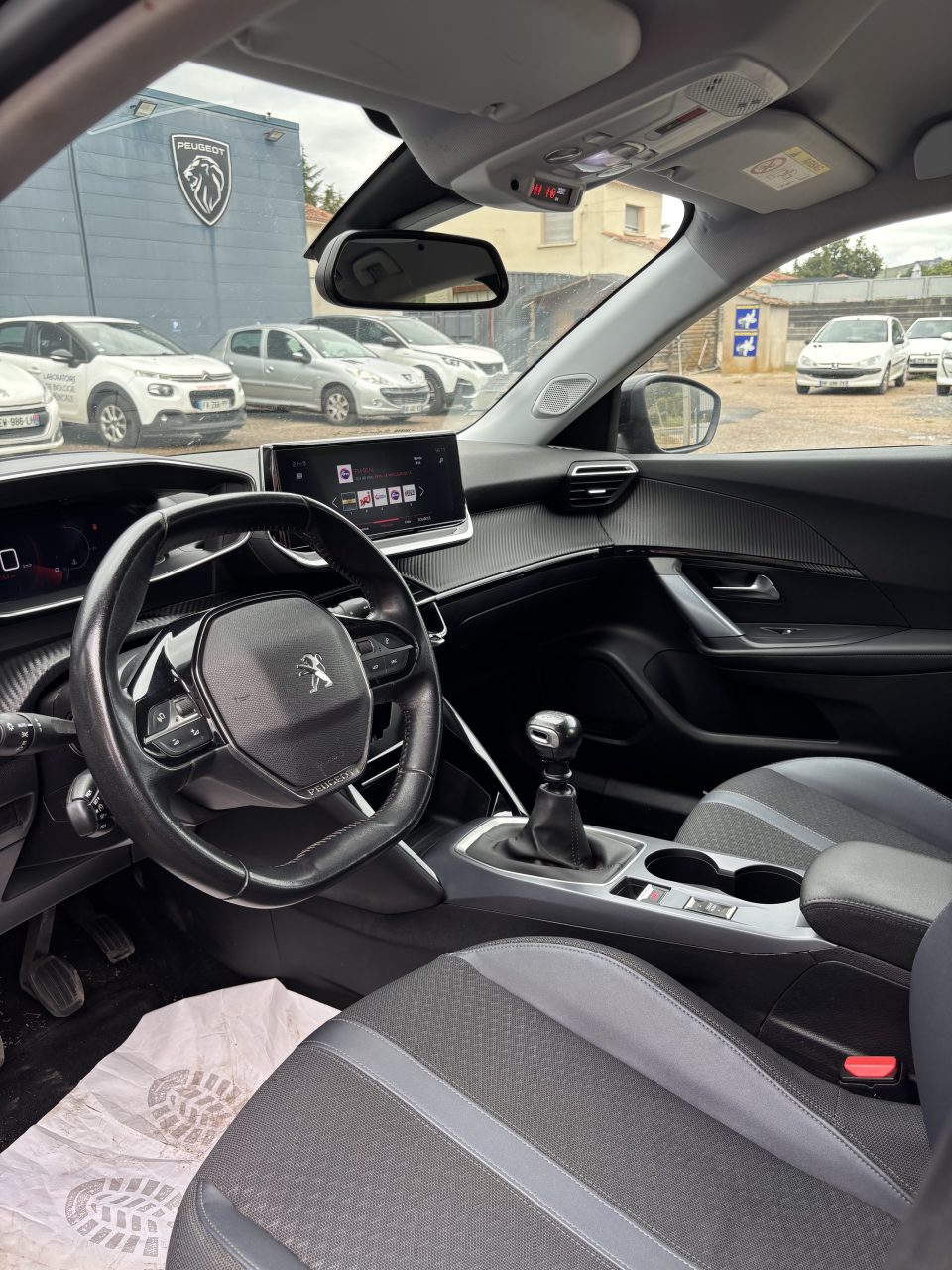 Peugeot 2008 ALLURE, noir — photo 3