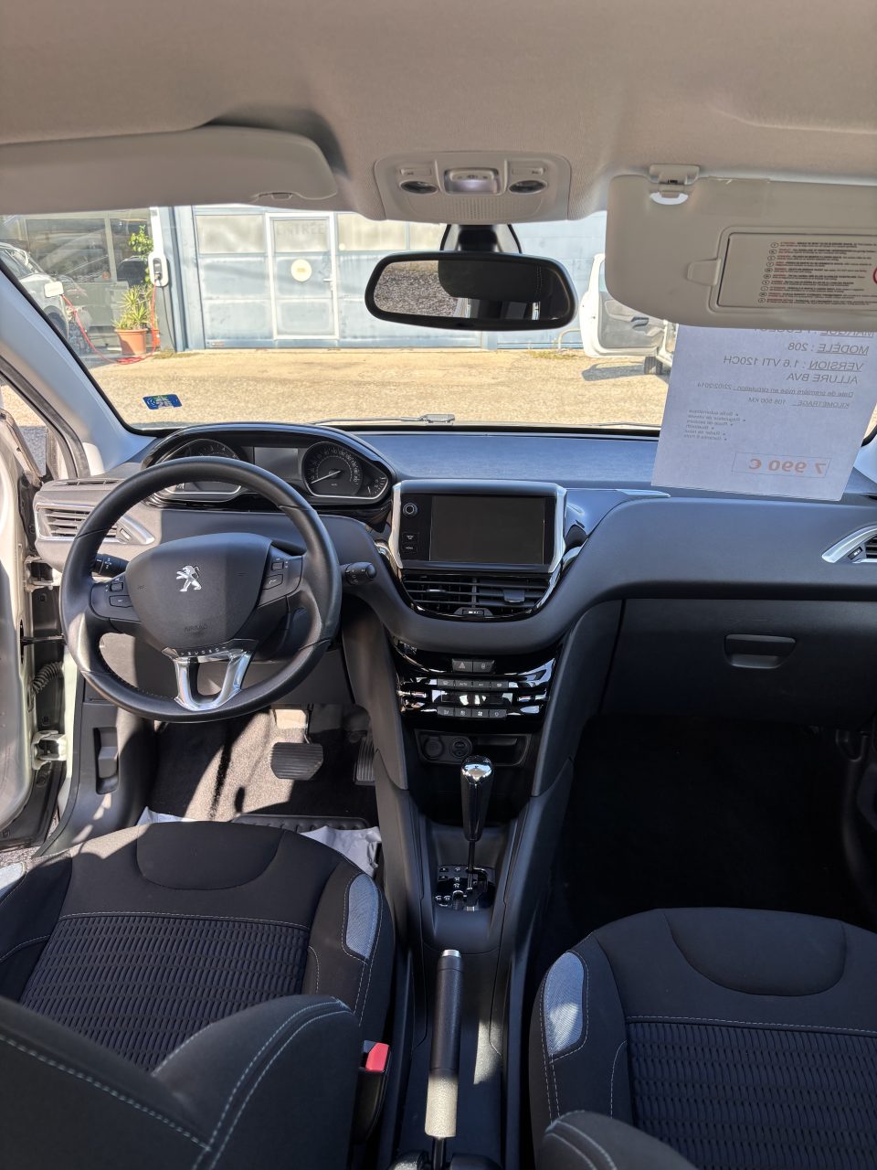 Peugeot 208 ALLURE, gris — photo 3