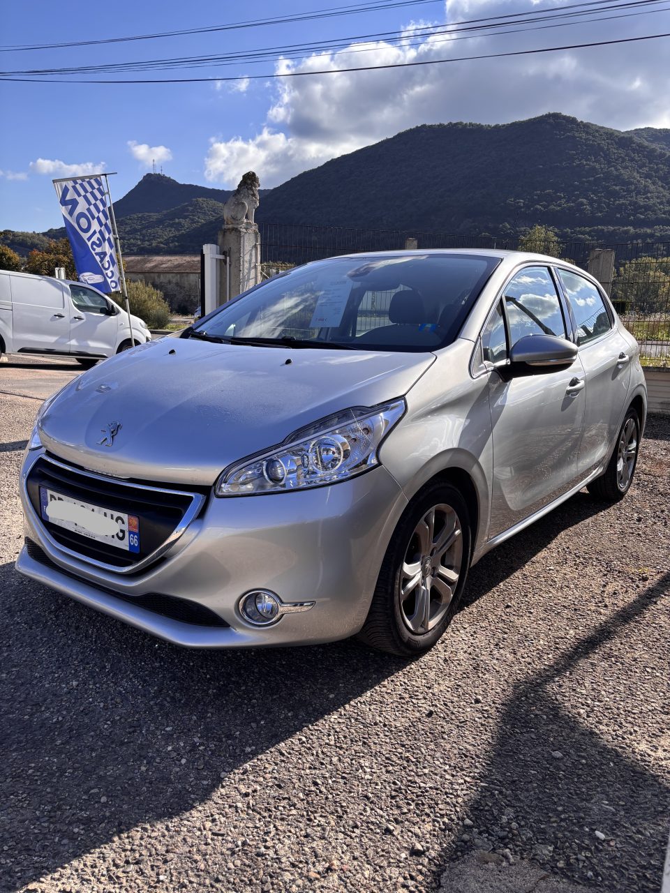Peugeot 208 ALLURE, gris — photo 1