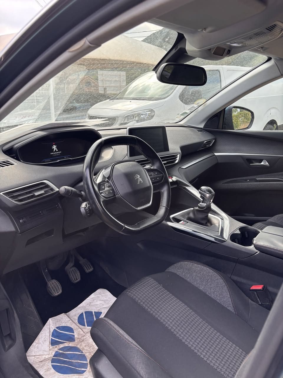 Peugeot 5008 Active — photo 3