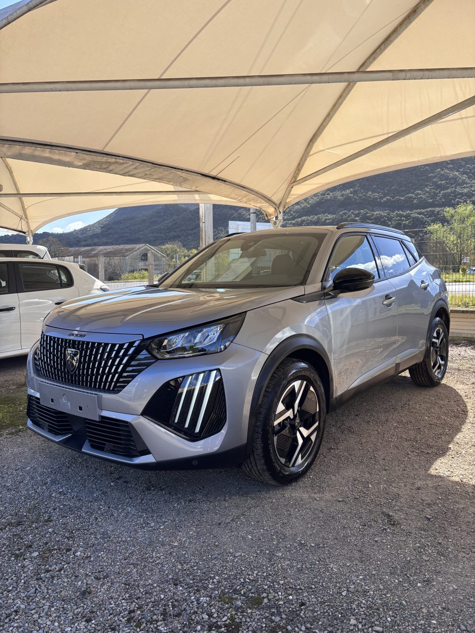 Peugeot 2008 ALLURE, gris artense — photo 1